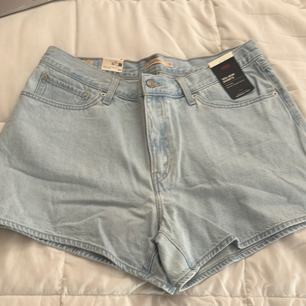 NWT LEVIS 80s MOM SHORTS